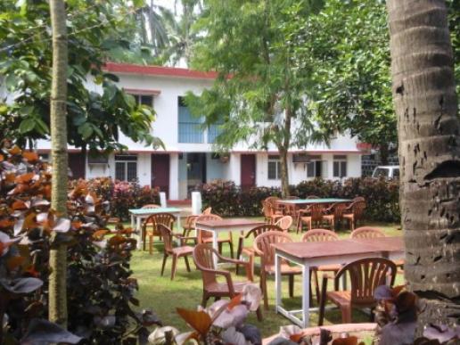 Destant view of the garden restaurant