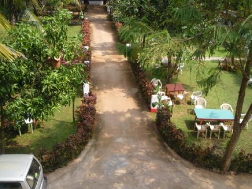 Interior way in between cottages Nos 6,7 and the hotel main building